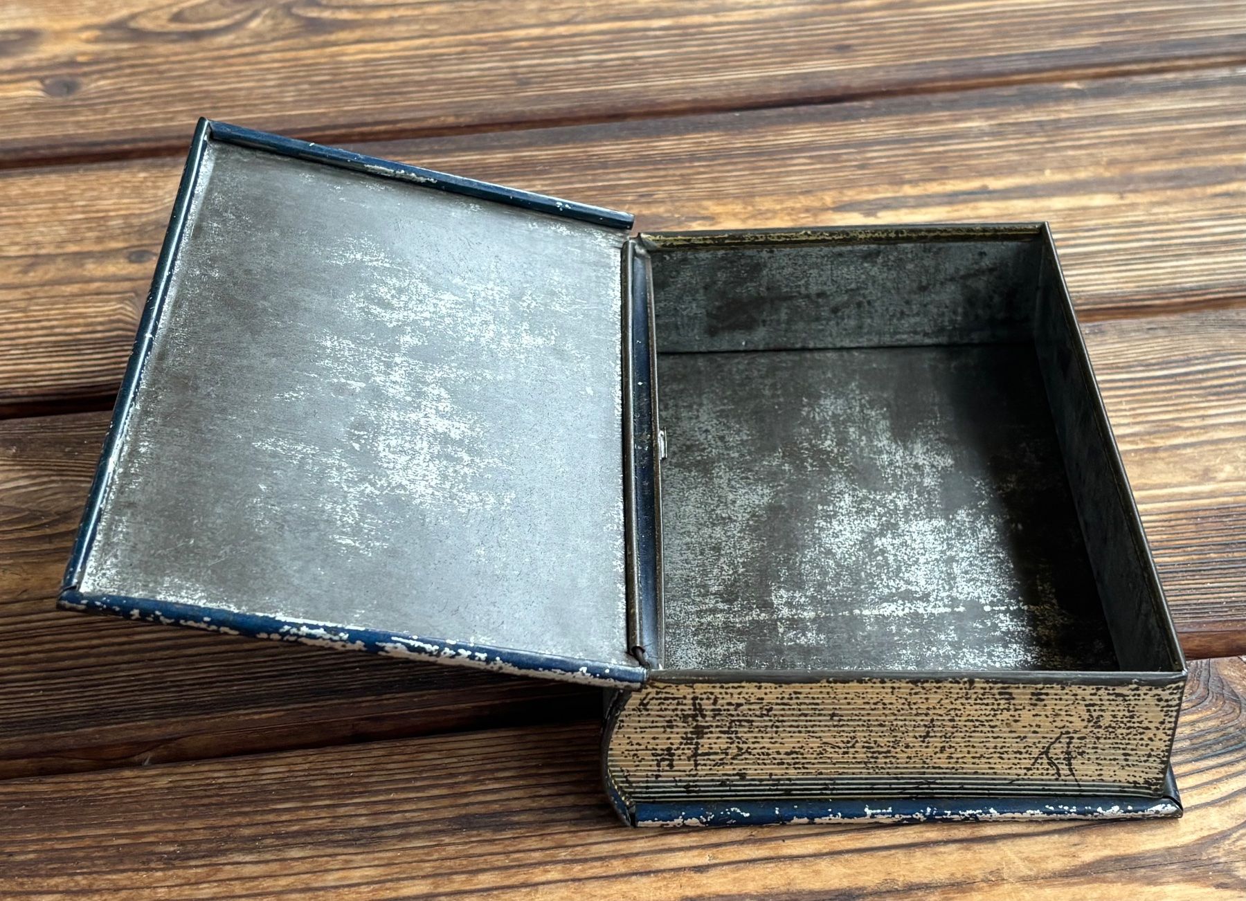 Pots: antike Blechbüchse im Buchdesign, Postkarten Büchse – D'occasion à Lüchingen par Eeizo 8