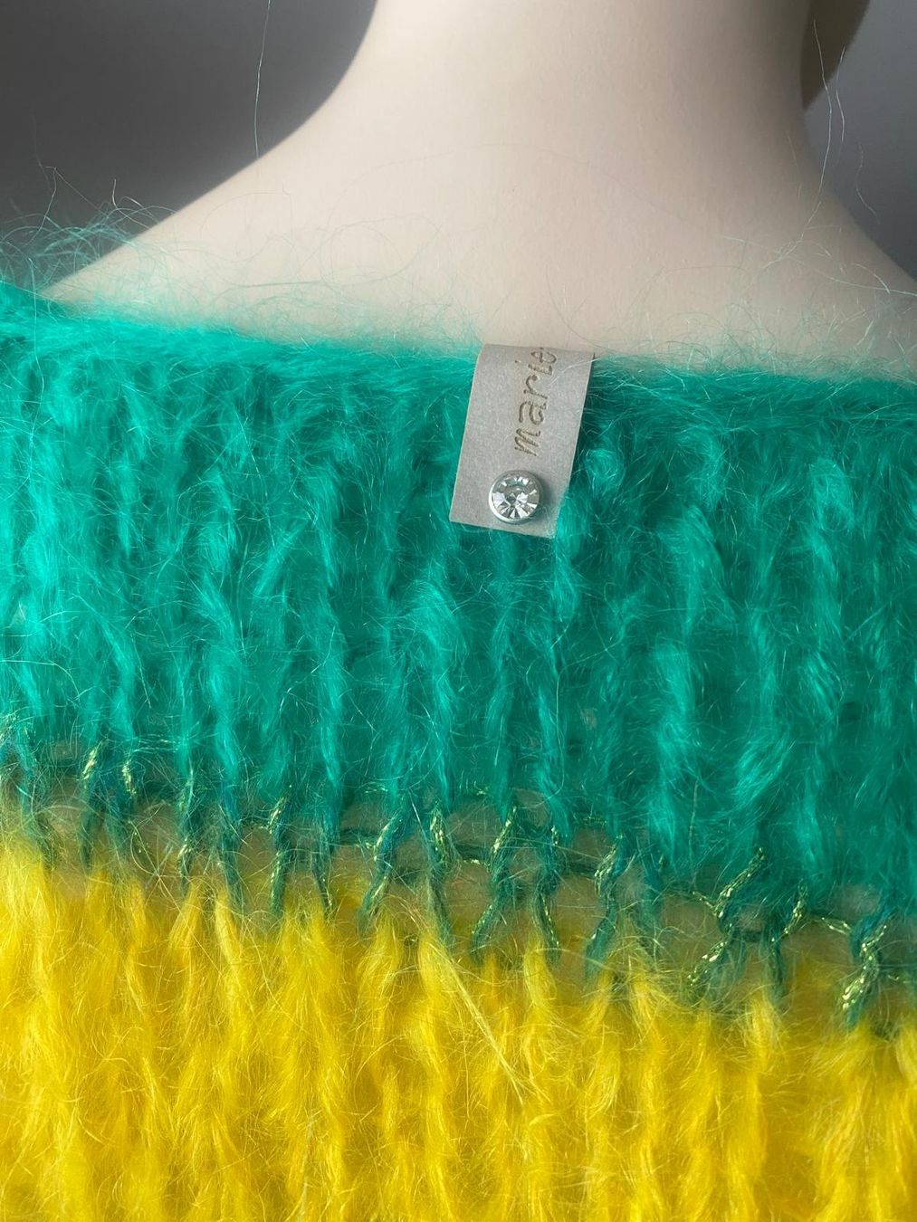 Maglioni & Felpe: Rainbow long Mohair Pulli V-Ausschnitt vorn oder hinten neu – Nuovo e nell'imballaggio originale da Lilienthal venduto da marie-bubble 7
