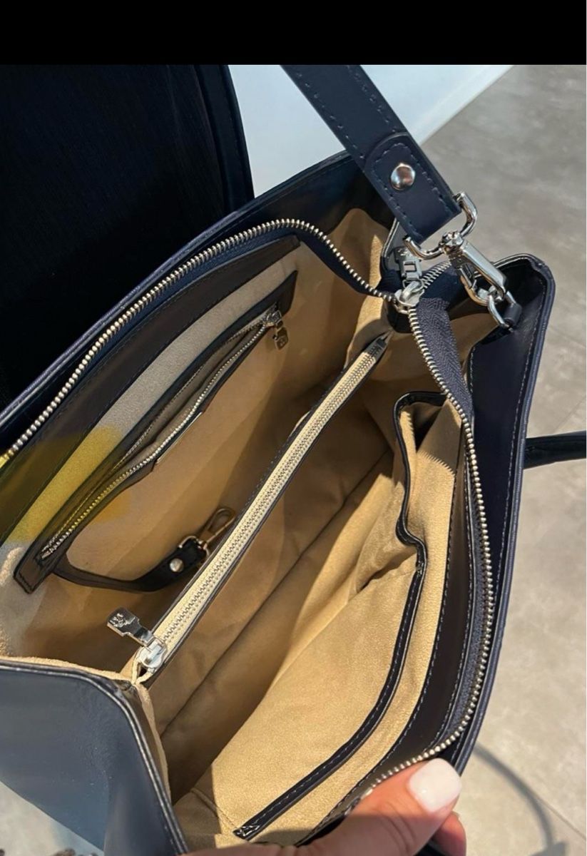 Maison Mollerus Borse da donna: Tasche Dunkelblau mit silbernen Emblem – Nuovo e nell'imballaggio originale da Dietlikon venduto da LiebenLebenLachen 2