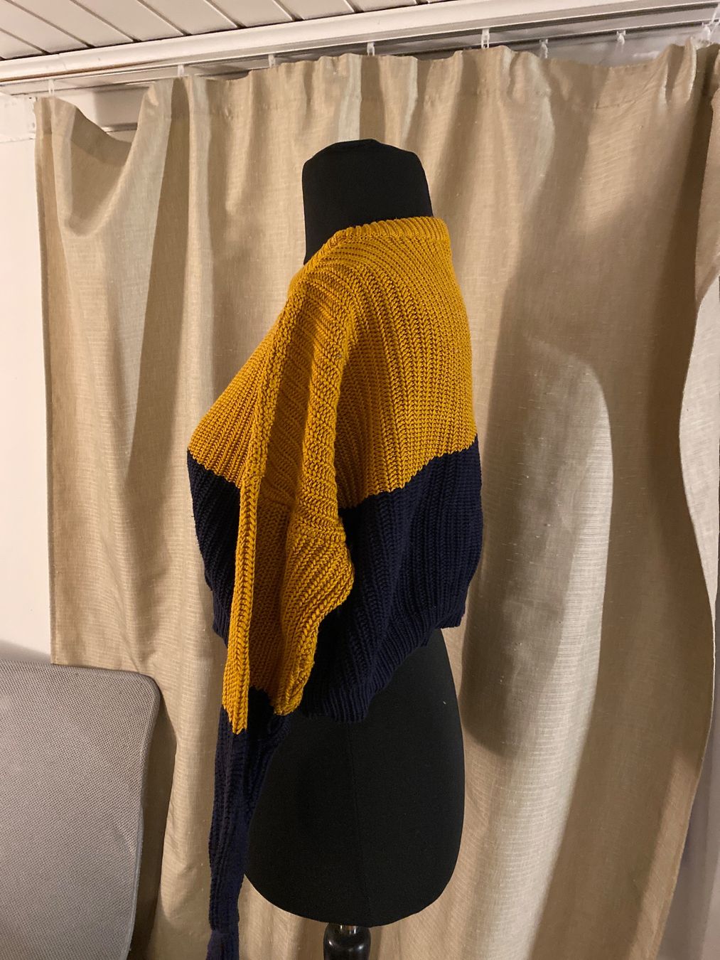 Maglioni & Felpe: Cropped Pullover – Usato da Horgen venduto da Aimee86 1