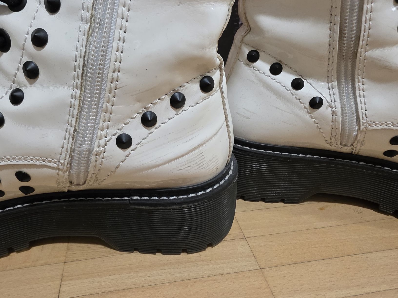 Scarpe da donna: Stiefel Grösse 37 mit Nieten – Usato da St. Gallen venduto da Shelly__x3 2