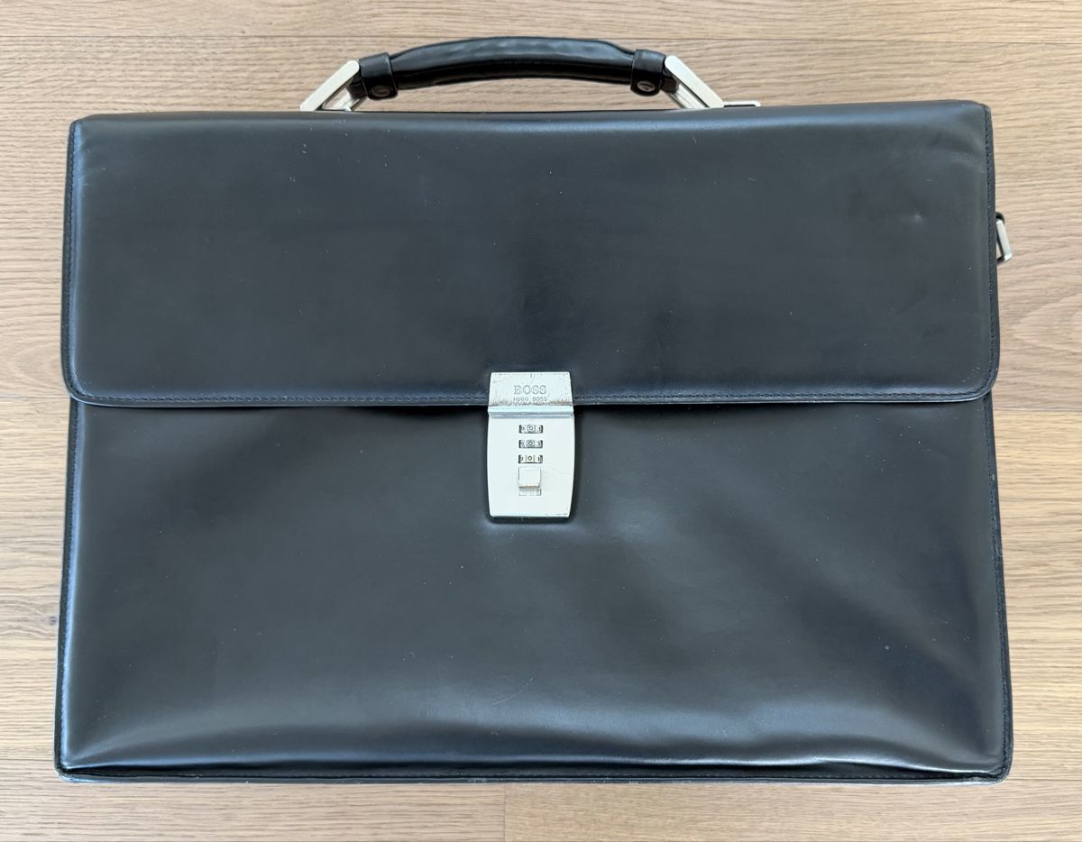 Hugo Boss Koffer & Taschen: Hugo Boss Leder Aktentasche schwarz – Gebraucht aus Wangen SZ von Buchma 2