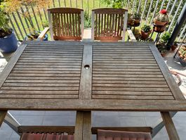 Gartentisch mit 4 Stühlen und 1 Bank