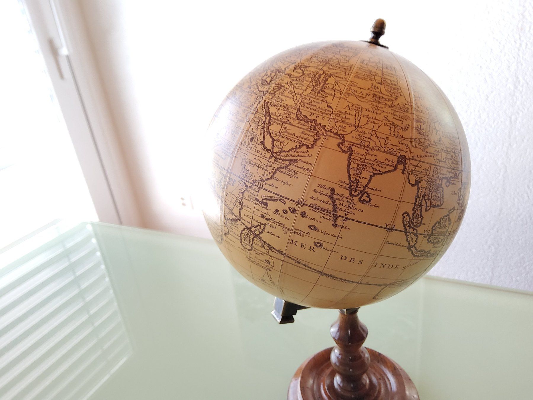 Sonstige Dekorationen & Accessoires: Petit globe terrestre décoratif ancien  – Gebraucht aus Malleray von Broc-Mo 6