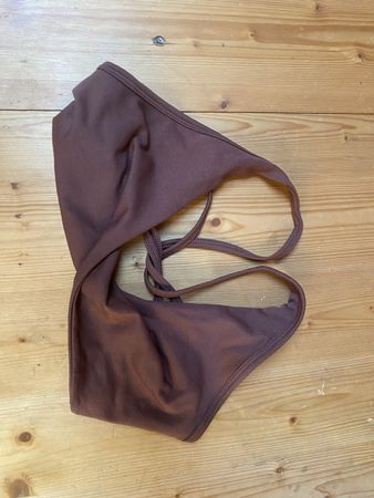Sport BH mit Schnüren am Rücken