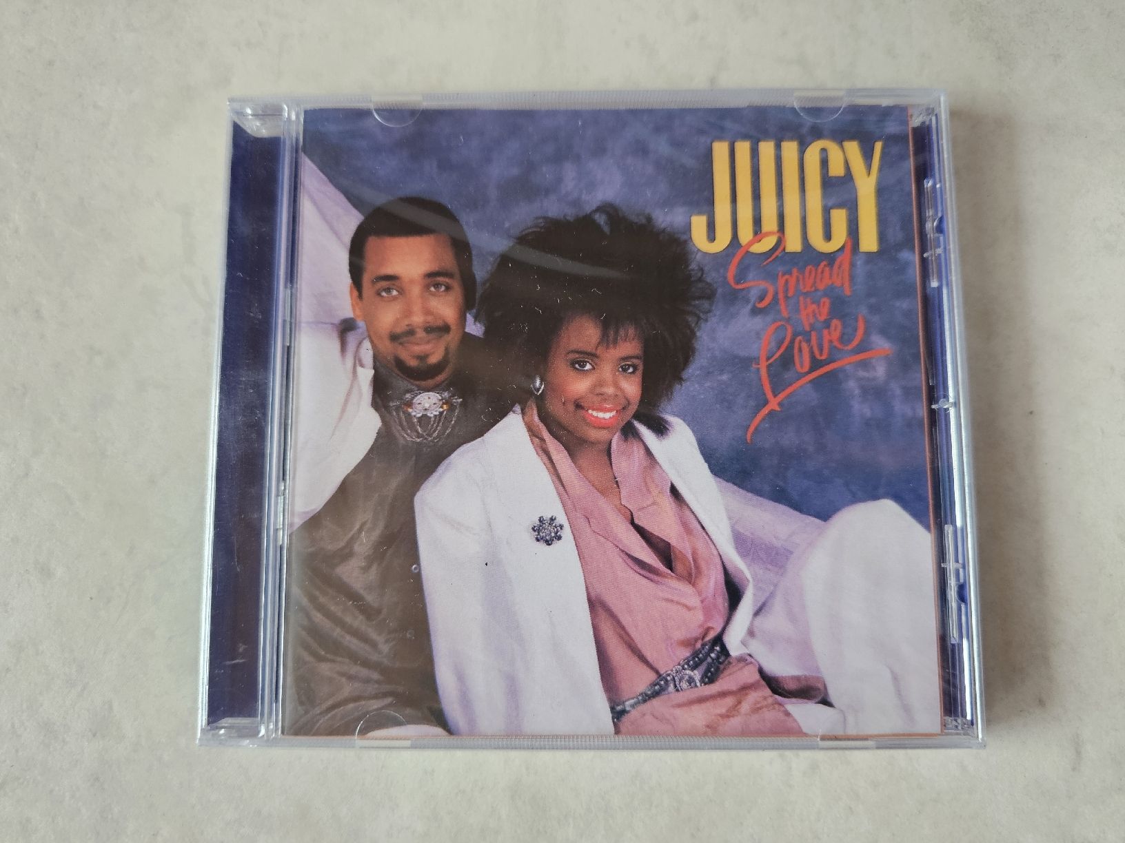 CD: Juicy  -  Spread The Love  /  Fabrikneu – Nuovo e nell'imballaggio originale da Schneisingen venduto da backstore24