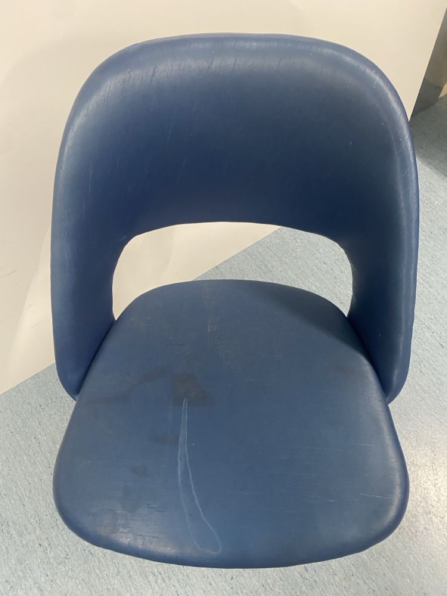 Sedie: Sessel blau Lederimitat mit Metallfuss Wohnbedarf Basel – Usato da Therwil venduto da Chineur001 1
