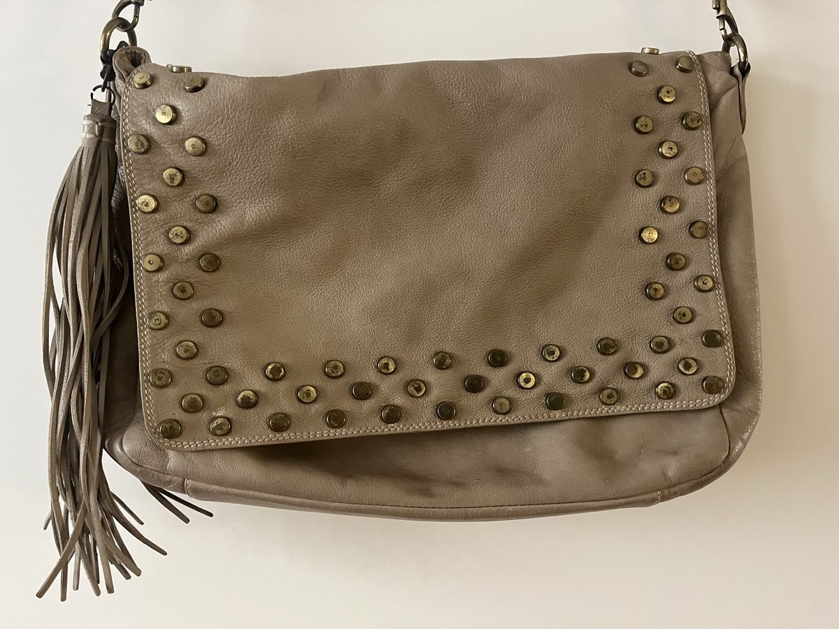 Taschen für Damen: Schultertasche aus Leder – Gebraucht aus Basel von mar_rlr9 1