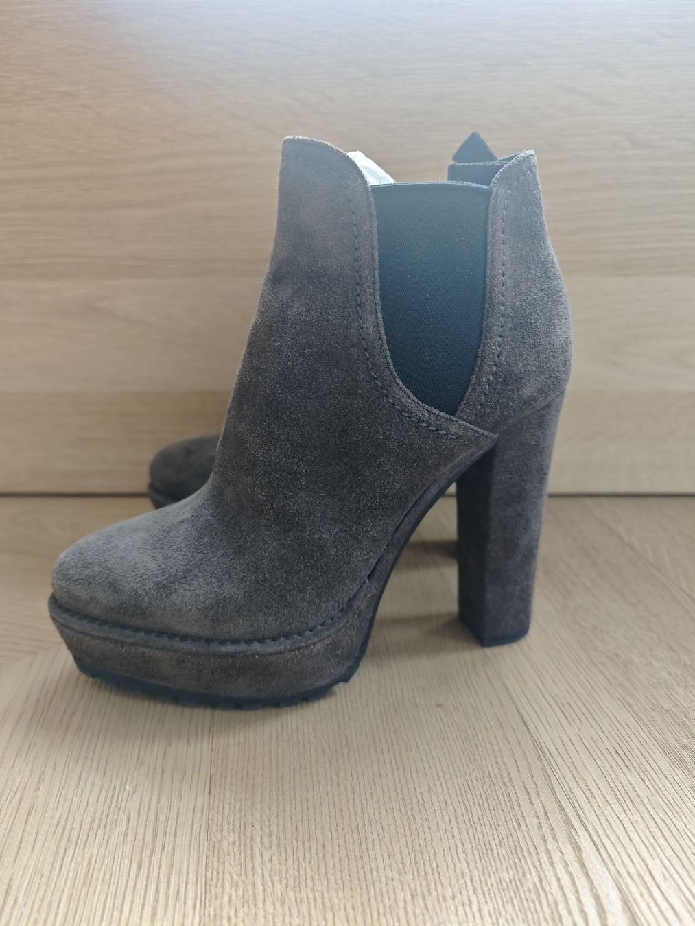 Prada Scarpe da donna: PRADA Wildleder Stiefeletten – Usato da Erlenbach ZH venduto da nlh 2