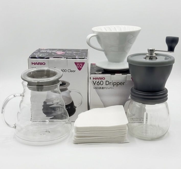 Hario Kaffeemaschinen & Espressomaschinen: Hario V60 full pack - grinder, V60 Dripper - coffee Filter – Gebraucht aus Schaffhausen von daviddoo