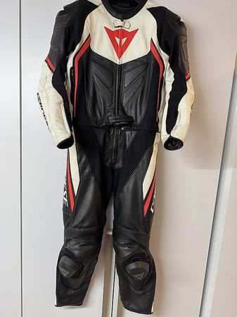 Dainese Lederkombi 2-teilig AVRO D2  Top Zustand, Grösse 54