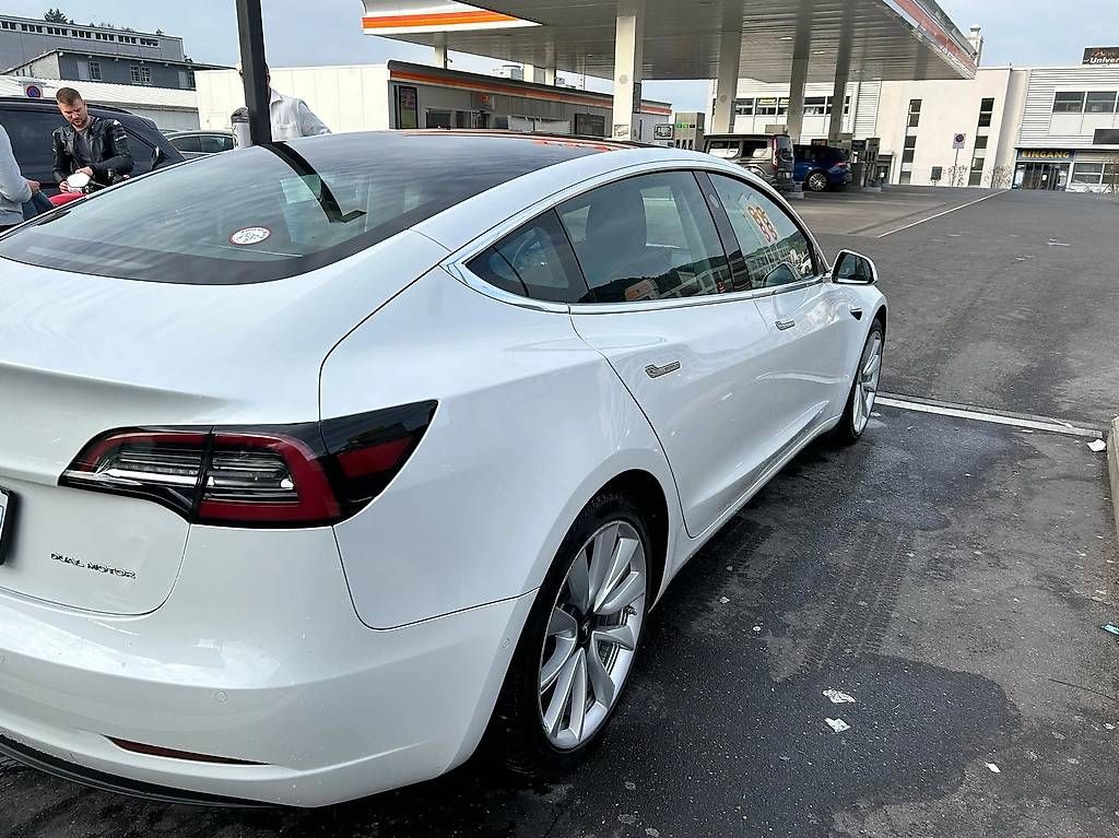 Spannende Tesla Motor Kaufen Bilder
