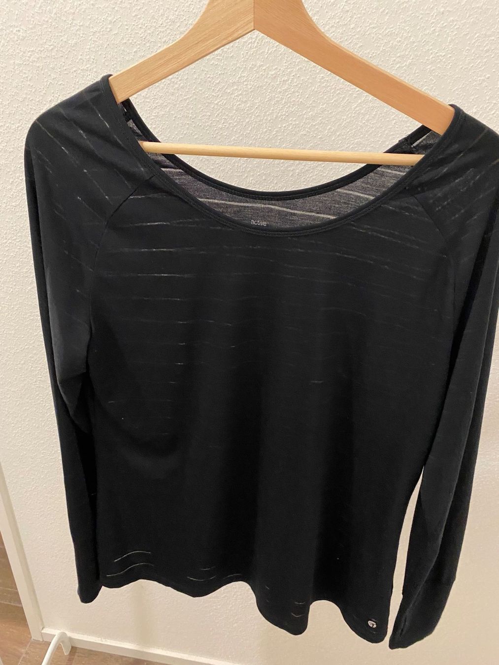 Pullover & Sweatshirts: Tchibo active Essentials Oberteil langarm schwarz Gr. L – Gebraucht aus Pratteln von a23_j2gs 1