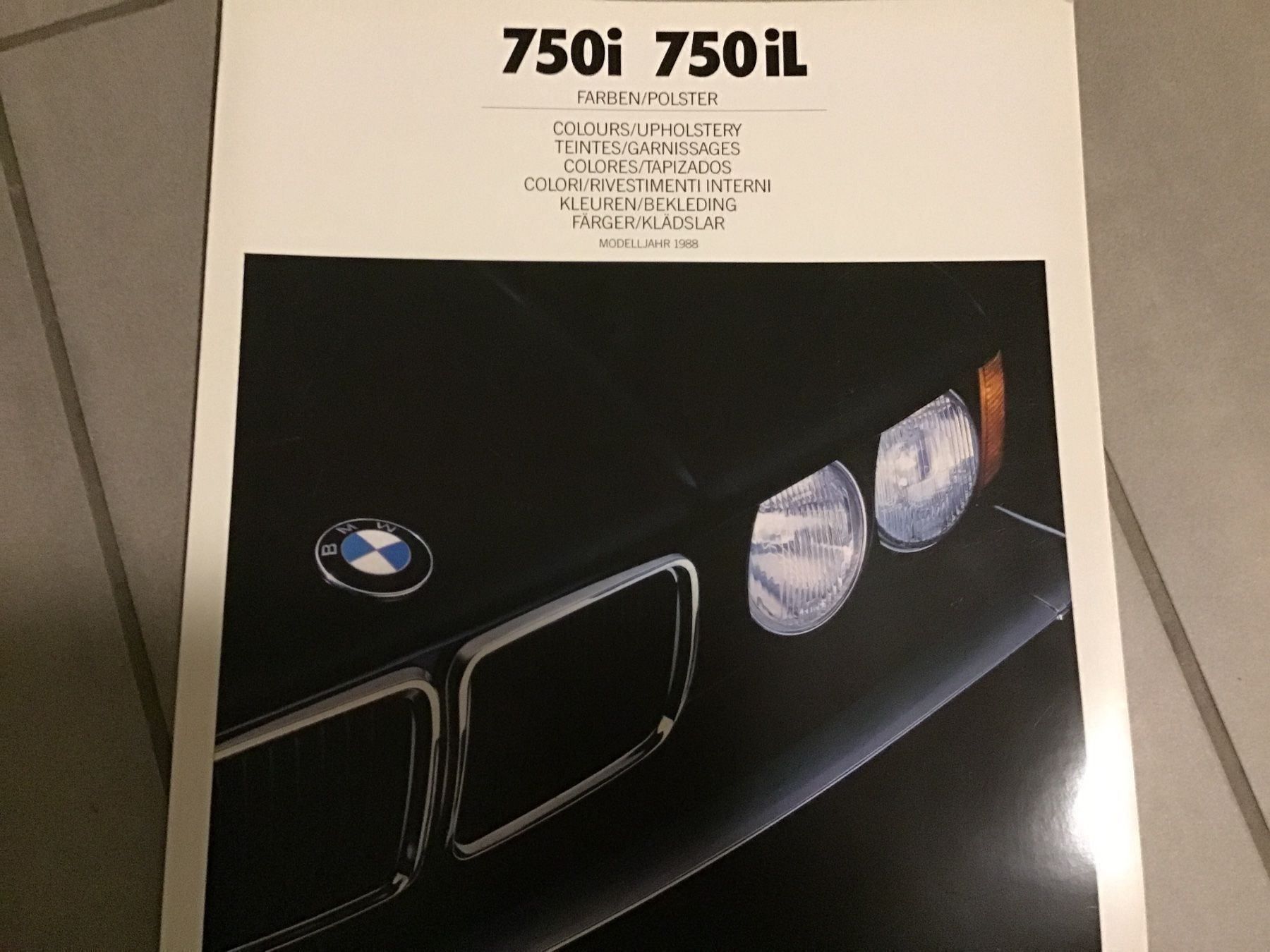 BMW Documenti: BMW 750i / 750 iL Farben/Polster 1988 – Usato da Scherzingen venduto da Starseller62