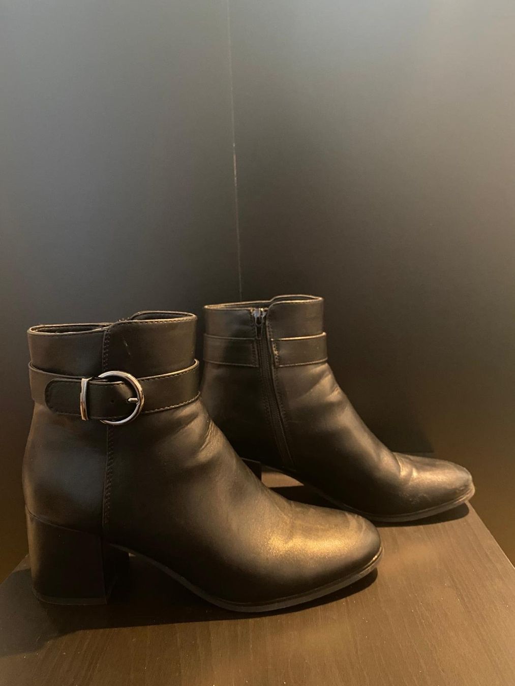 Scarpe da donna: Stiefel Schwarz mit Absatz Gr. 41 – Usato da Zürich venduto da drummergirl98