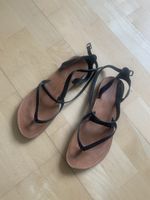 Kaum getragene Ledersandalen von Griechenland