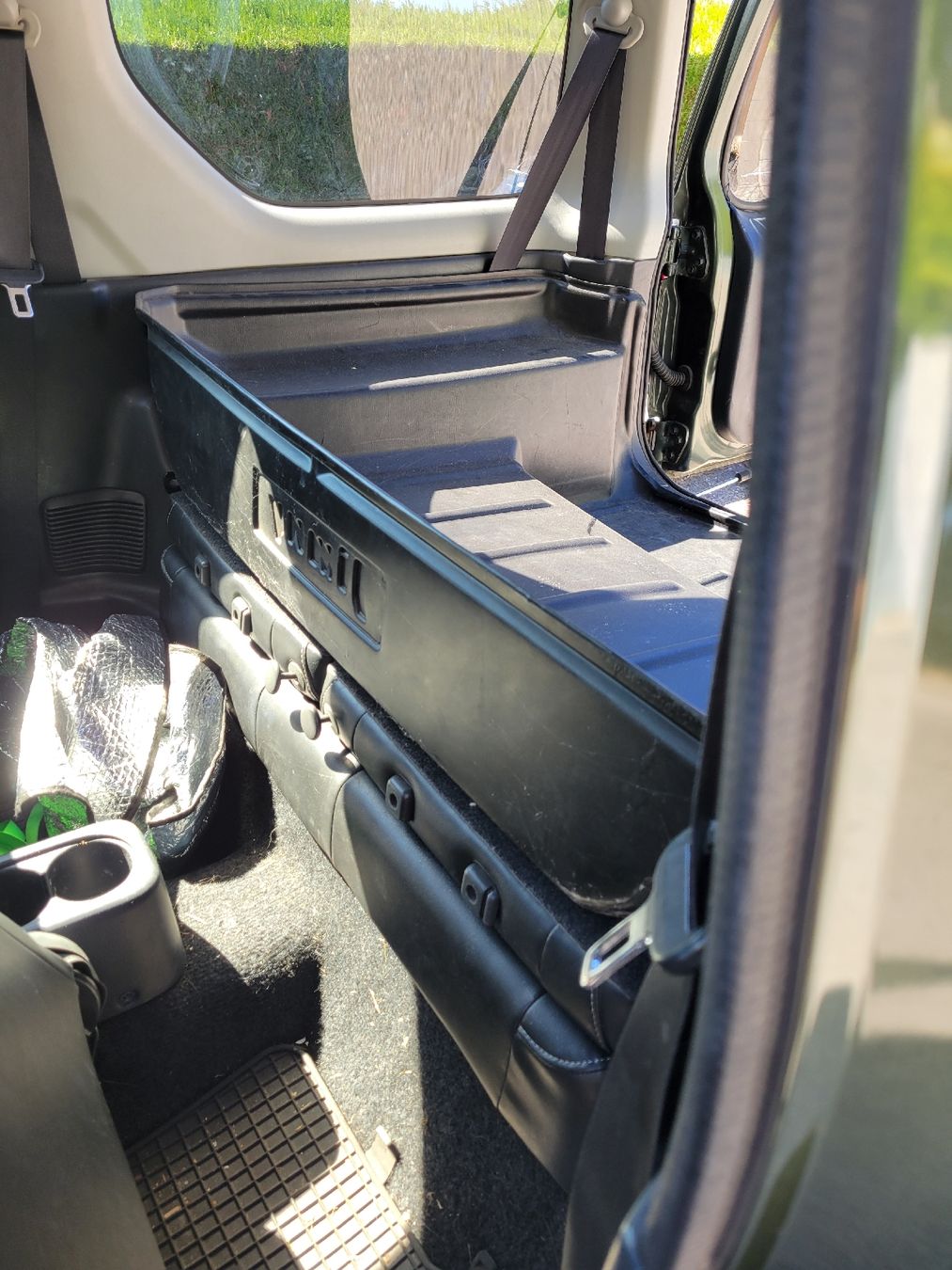 Suzuki Tutti pezzi di ricambio auto: Suzuki jimny trunk liner /storage – Usato da Jongny venduto da jar_fdh5 2