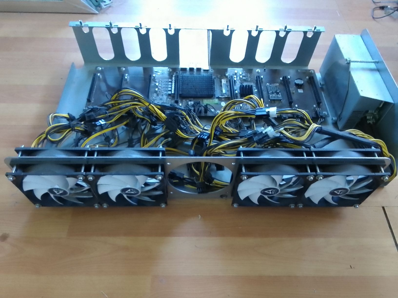 Custodie: Eclipse Mining Case+PSU+Motherboard+SSD+Ram+8xFan – Usato da Ebmatingen venduto da swiss.canadian 3