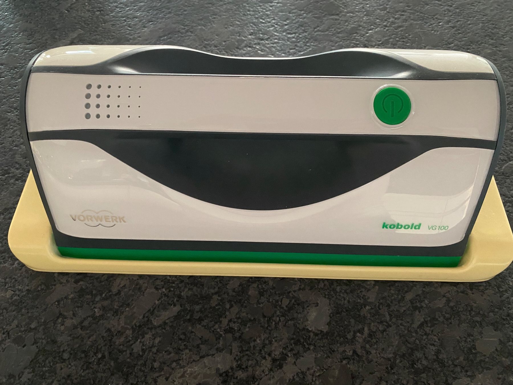 Vorwerk Altro per la casa: Akku-Fenstersauger VG100 – Usato da Kaisten venduto da Sammykarsau