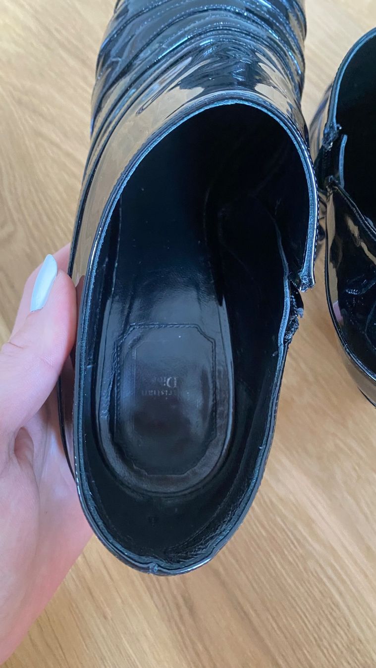 Dior Scarpe da donna: DIOR Stiefeletten Gr. 39 schwarz – Usato da Thalwil venduto da olh_7cpg 7