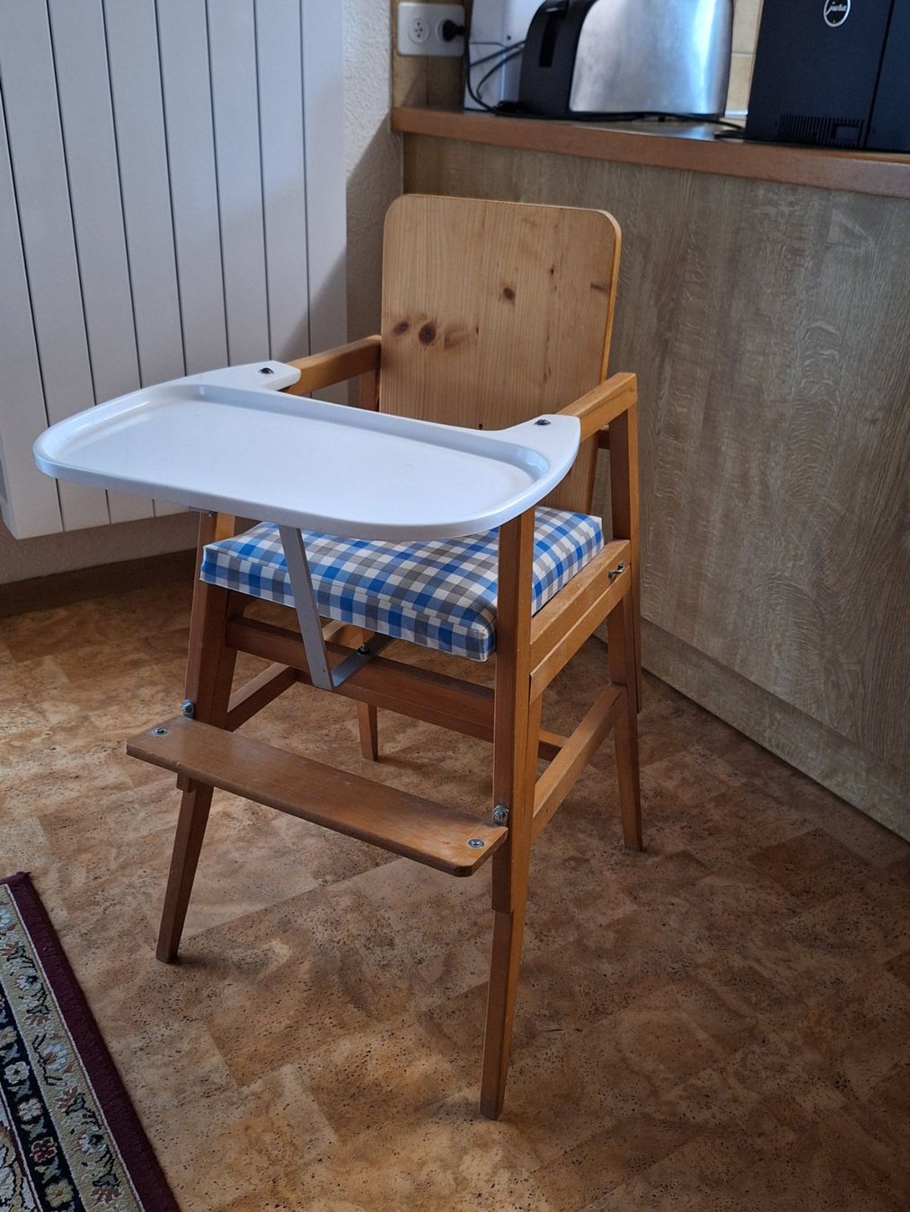 Sedie: Kinderstuhl, Holz mit Essfläche – Usato da Tübach venduto da egi1948