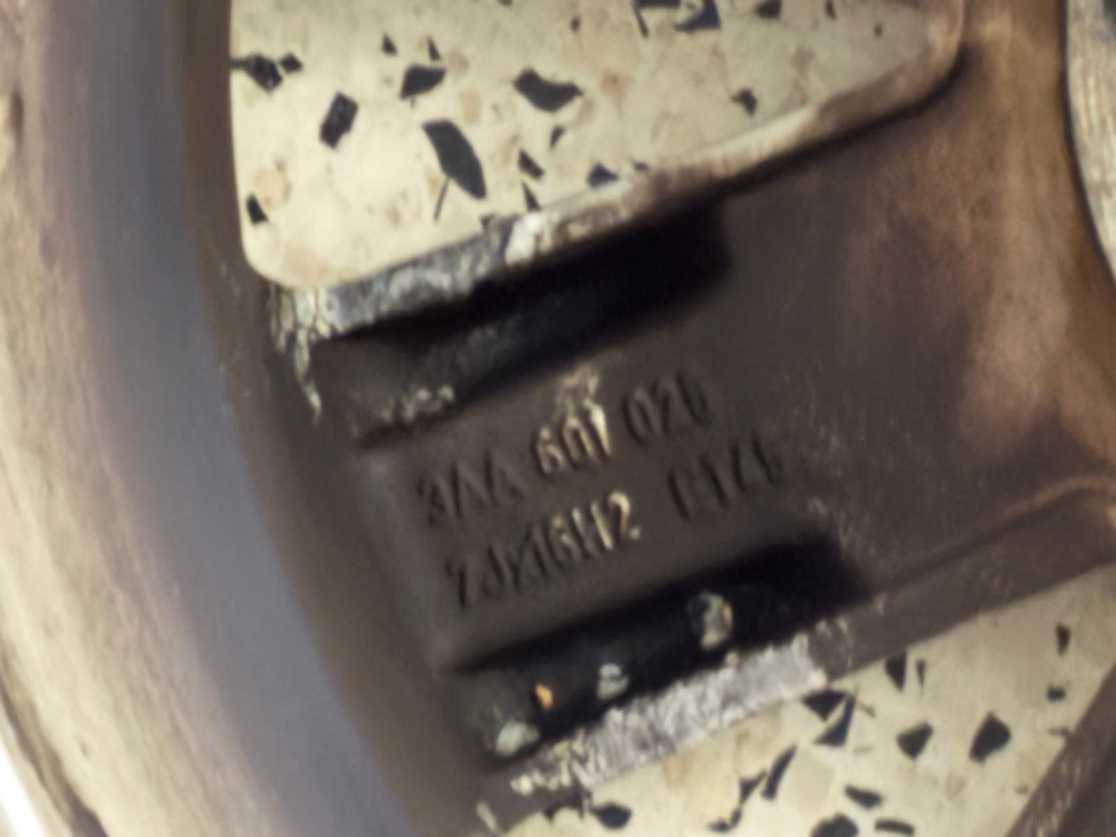 Volkswagen Jantes: Jantes VW 16 pouces – Défectueux à La Chaux-de-Fonds par 745i 1