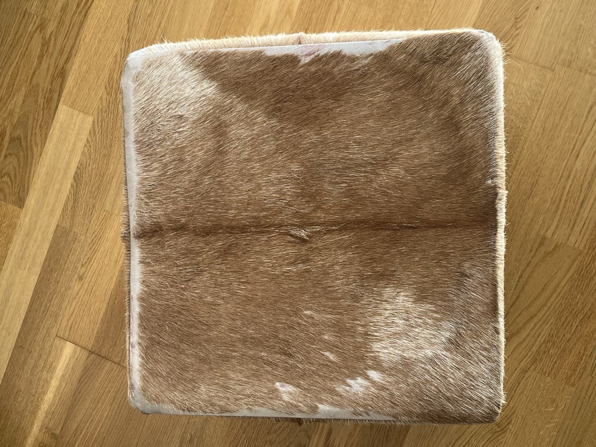 Hocker: Ziegenfell Sitzhocker – Gebraucht aus Zollikerberg von M.Morel 1