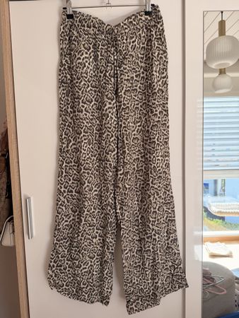 Hose Leo Print Grösse M Stradivarius 