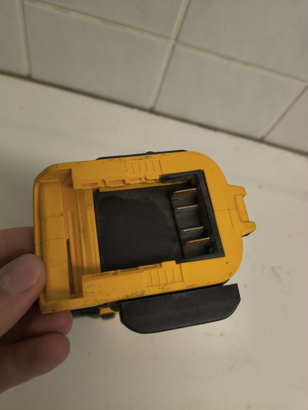 Dewalt Trapani: Ungetestet DeWalt 14.4v Bare Tool Drill – Usato da Zürich venduto da TrainLine 2