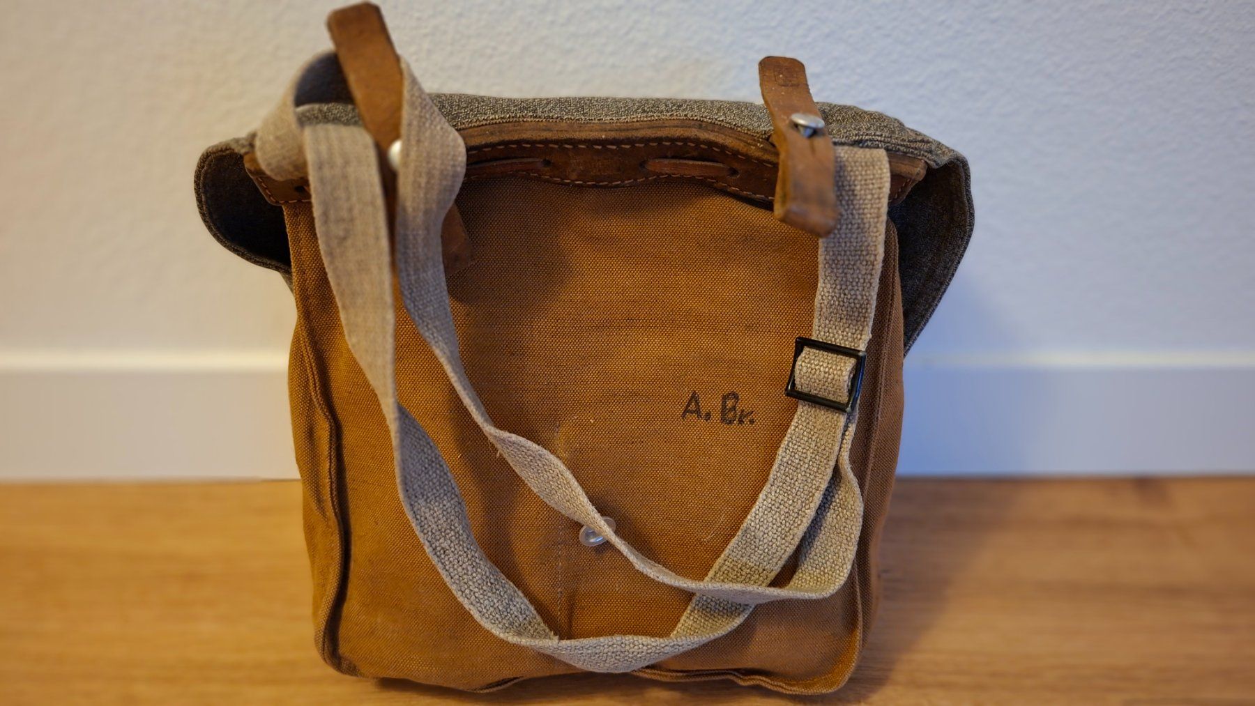 Schweizer Armee Taschen: Schweizer Armee-Brottasche +2 Krawatten gebraucht – Gebraucht aus Kriens von Wolly85 3