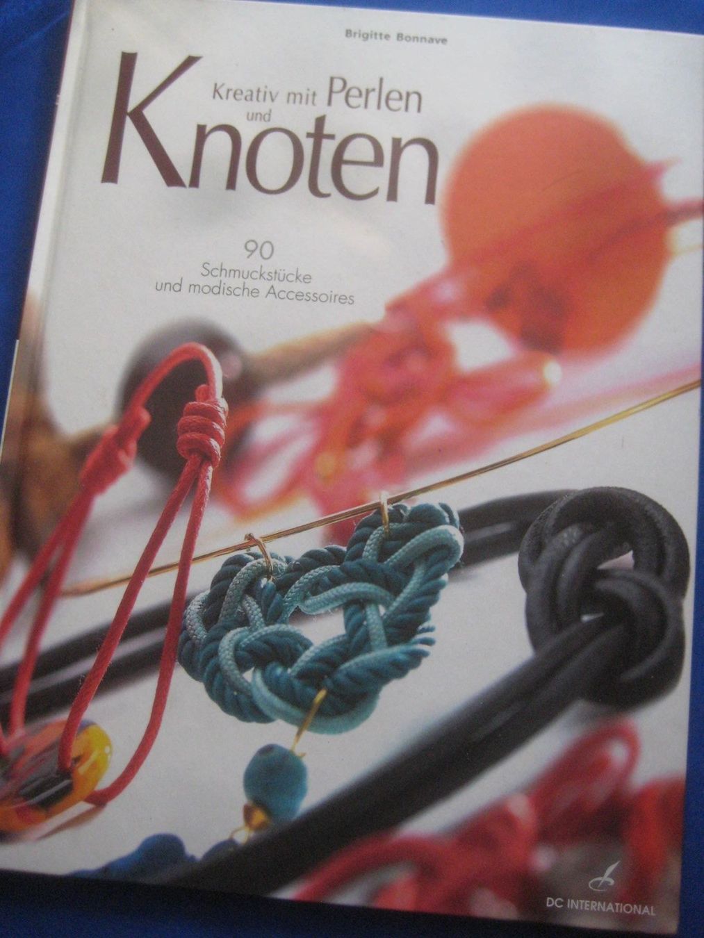 Libri: KNOTEN   KREATIV  MIT PERLEN  BUCH – Usato da Uster venduto da flocke1