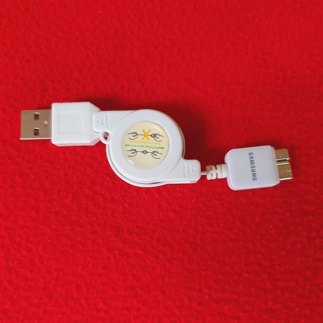 Cavi: Einziehbares USB Lade-/Datenkabel – Usato da Winterberg ZH venduto da Gemini63