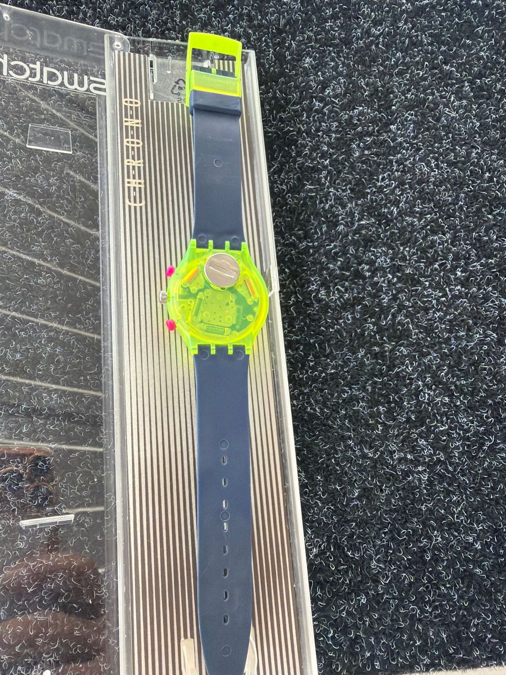 Swatch Uhren: Swatch Neon Chrono Grand – Gebraucht aus Schlieren von Luxury.Time 1
