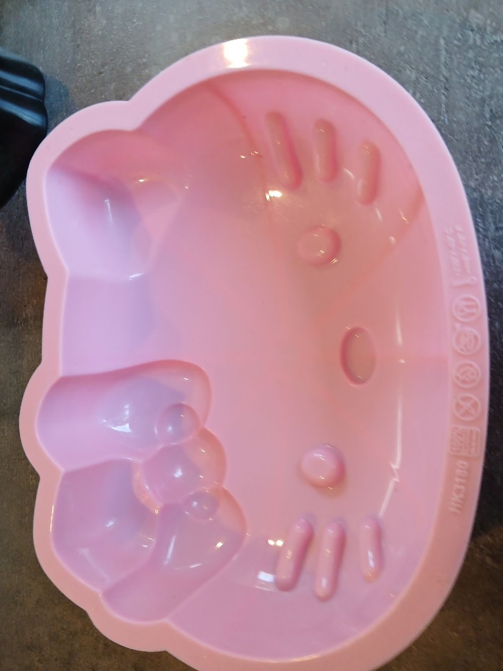 Hello Kitty Backformen: Hello Kitty Silikonbackform – Neu (gemäss Beschreibung) aus Dozwil von mauzeli3