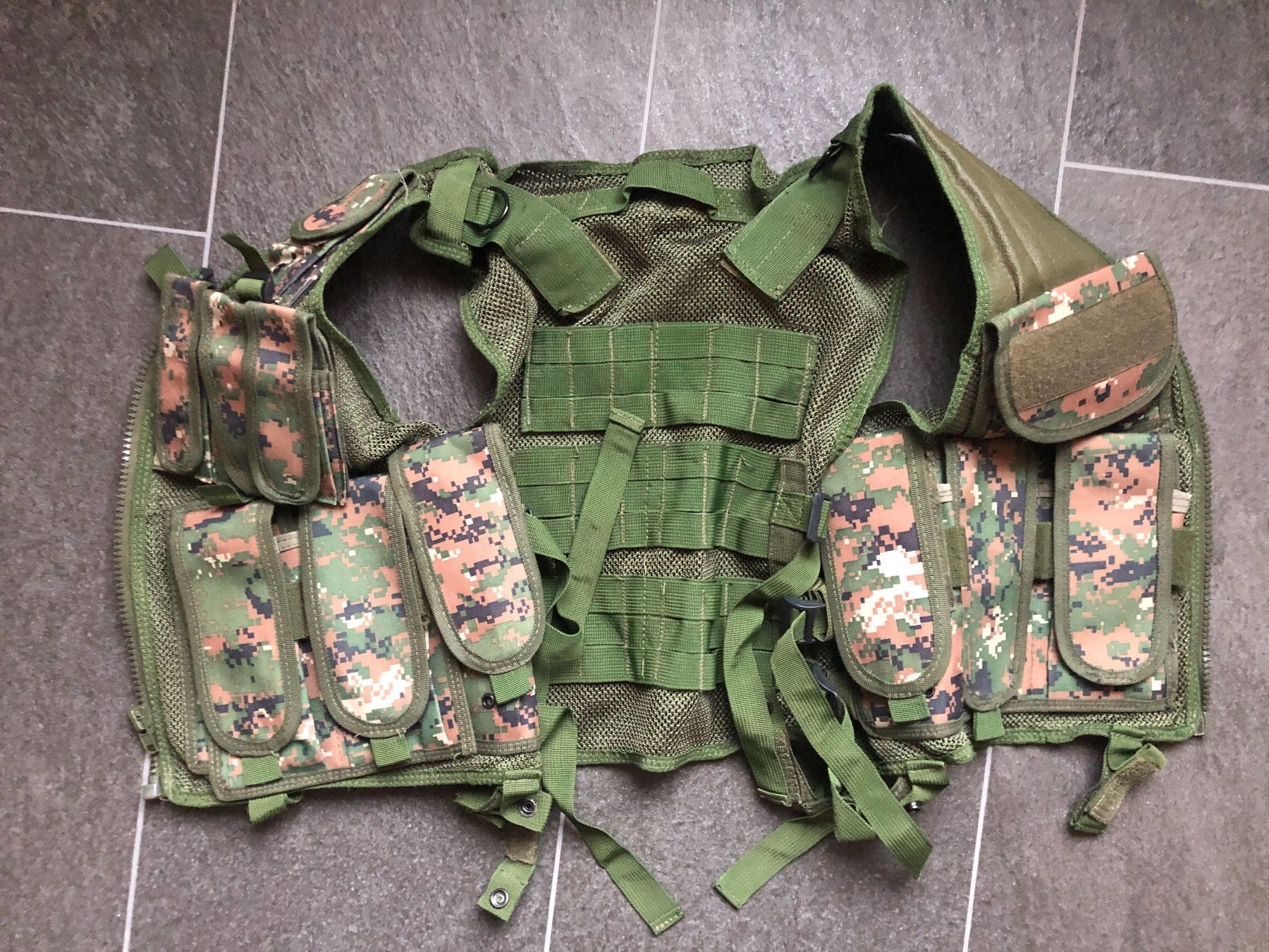 Uniformi: Airsoft Weste – Usato da Schaffhausen venduto da lua_9yfq 1