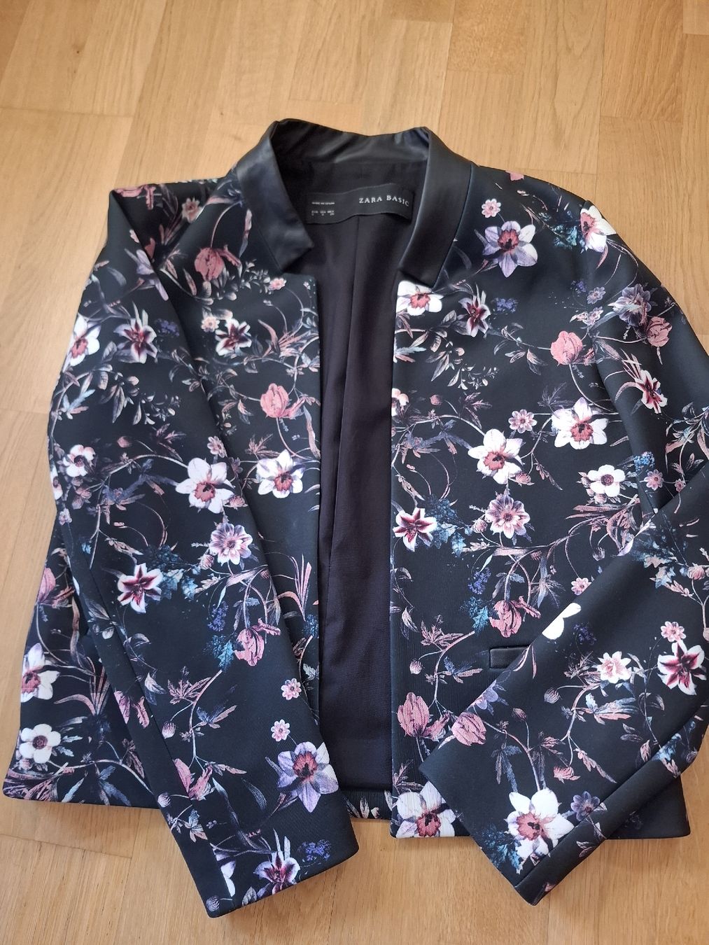 Zara Giacche: Zara Basic Blazer mit Blumenmuster, Gr. S, Top Zustand! – Usato da Goldach venduto da Helen2017