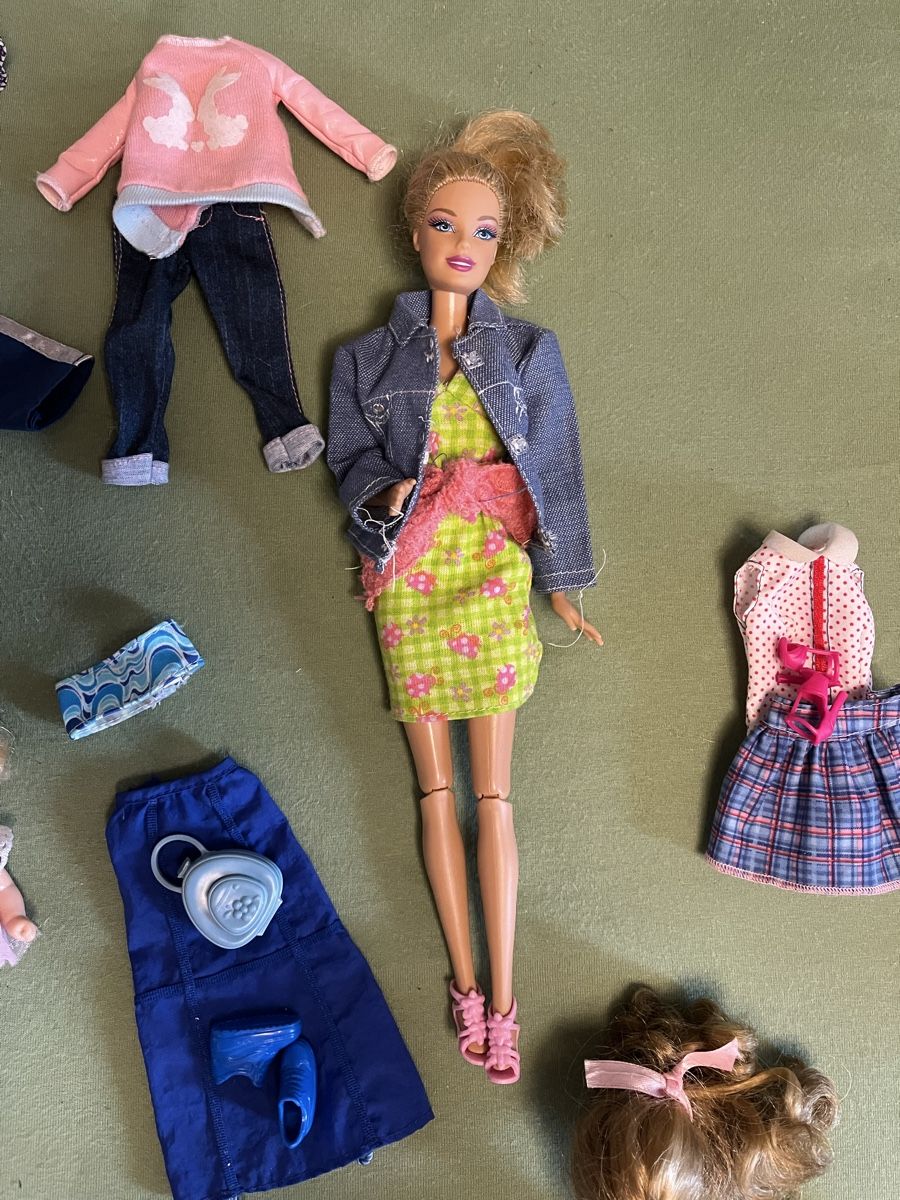 Puppen: Barbies mit Kleider und Zubehör – Gebraucht aus Büriswilen von val_n7hr 3
