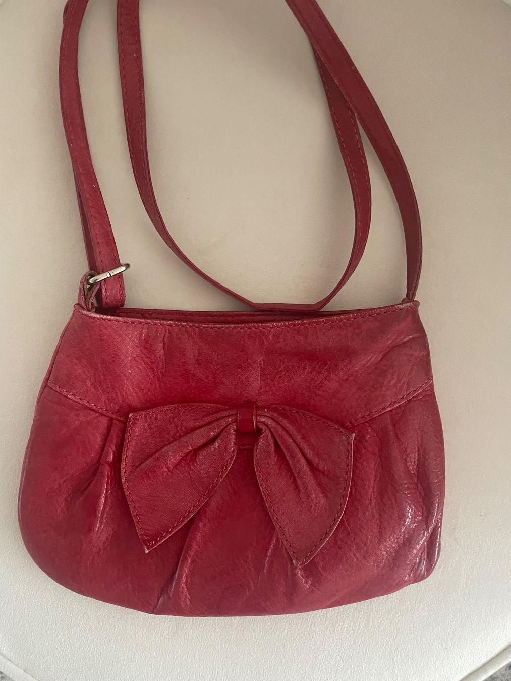 Taschen für Damen: Umhängetasche aus Leder rot – Gebraucht aus Zürich von mar_y97k