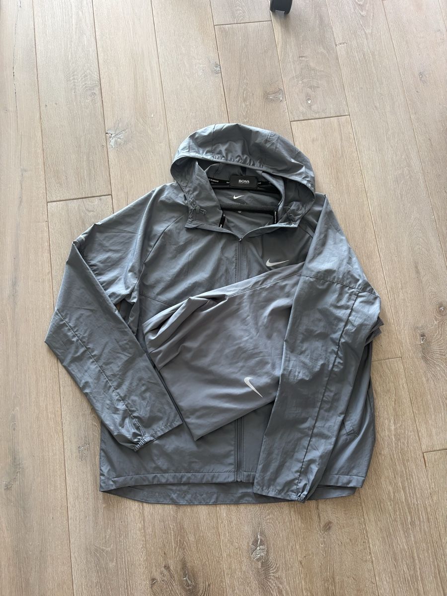Nike Giacche: Nike running Tracksuit – Usato da Yens venduto da Tone_Y7