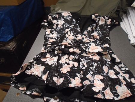 Bluse ca. Grösse S, schwarz/weiss/rosa Blumen