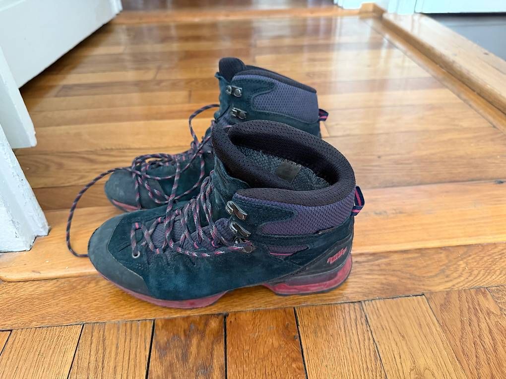 Scarpe da donna: Chaussures de randonnée – Usato da Genève venduto da Tambi1989 1