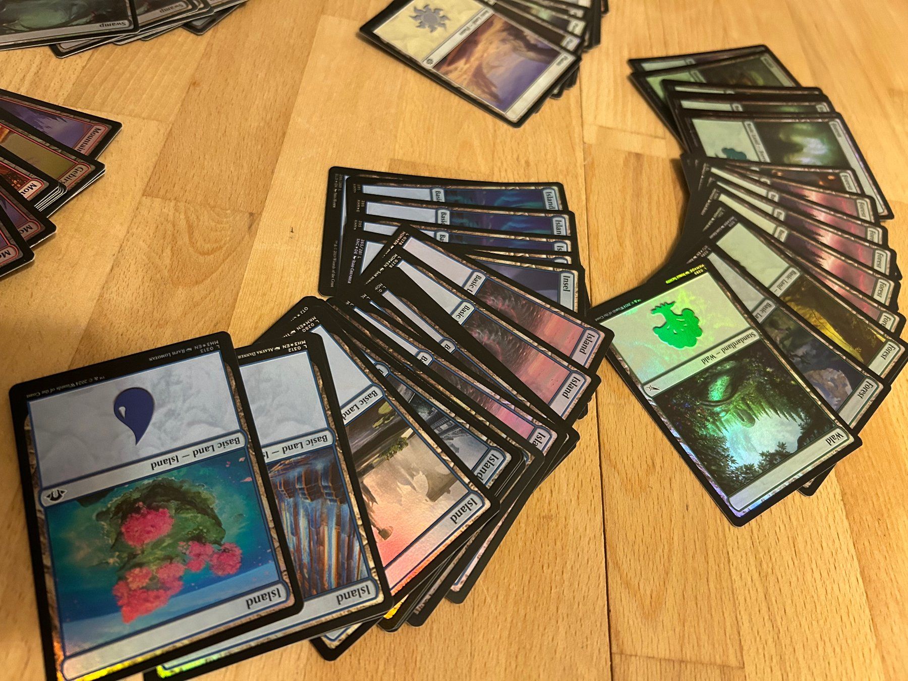 Hasbro Giochi: 100 Foil Basic Lands Magic: The Gathering Karten – Usato da Aarau venduto da Maclovio 1