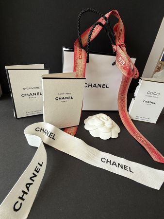 CHANEL - Parfumminis  Papiertasche Kamelie Geschenksband