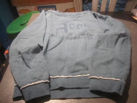 Pullover Grösse 146/152, türkis, feine Aufschrift