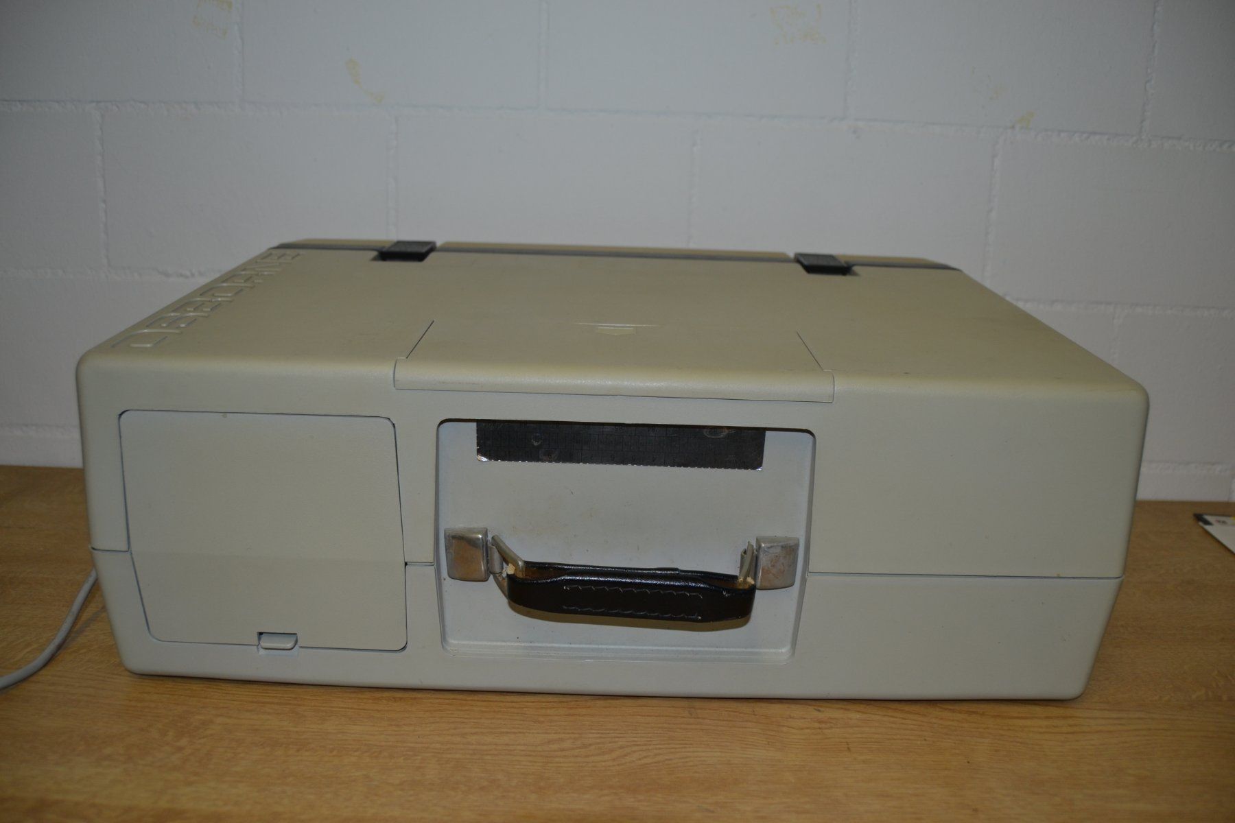 PC: Osborne 1 Portable Microcomputer – Usato da Wil SG venduto da fanofrio 4