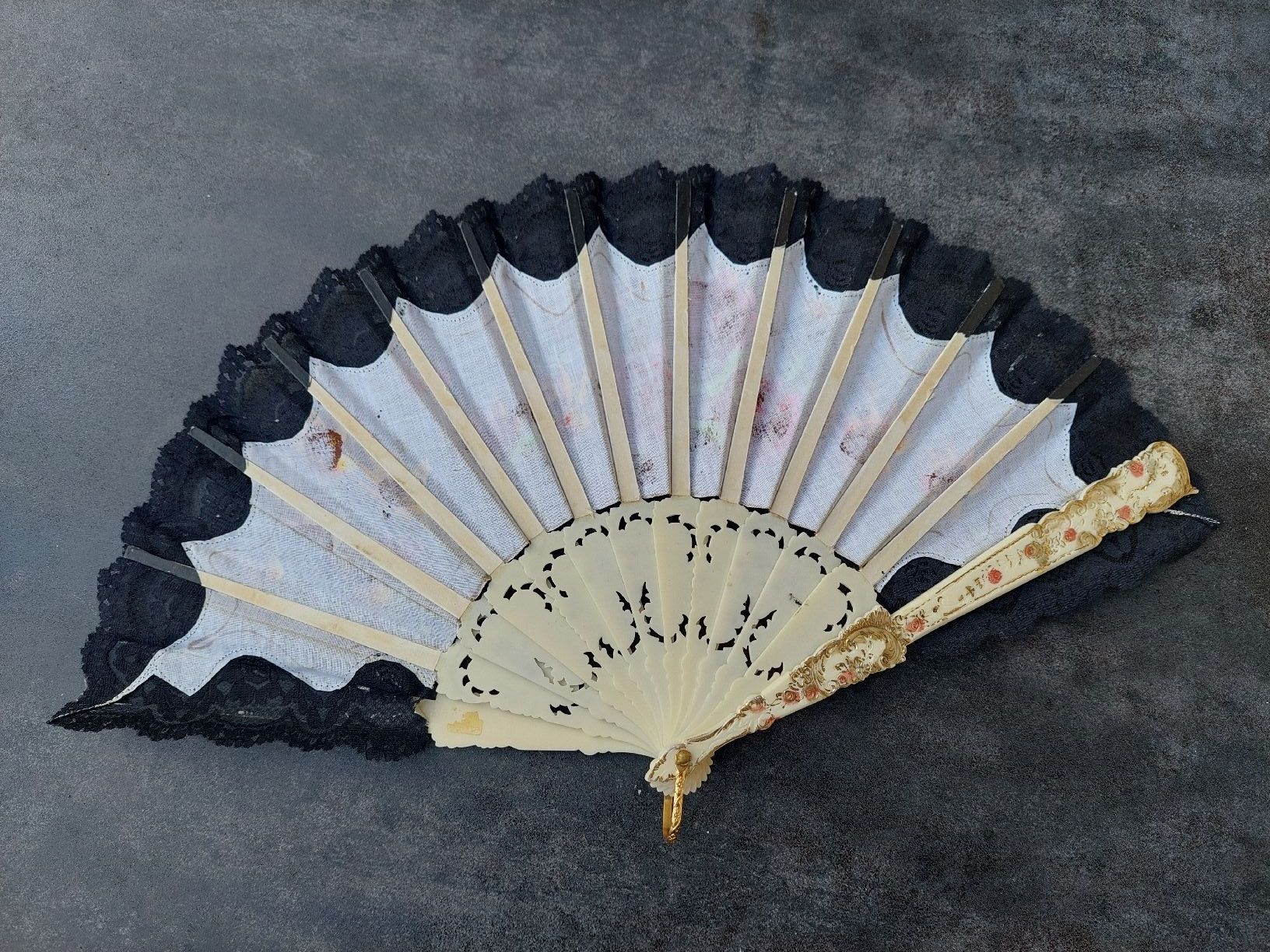 Tutte le decorazioni: Sommerlicher Vintage Fächer mit Blumenmuster & Spitze 🌸 – Usato da Brunnen venduto da Livianda 1