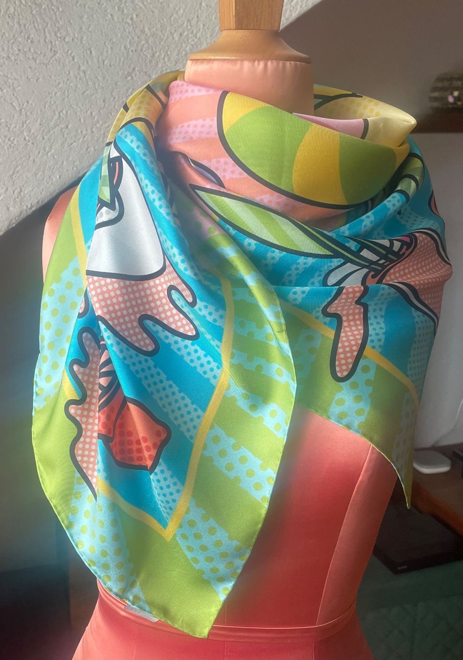 Fabric Frontline Foulard & Sciarpe: Seidenfoulard Fabric Frontline – Nuovo (secondo la descrizione) da Zürich venduto da Poppy108 1