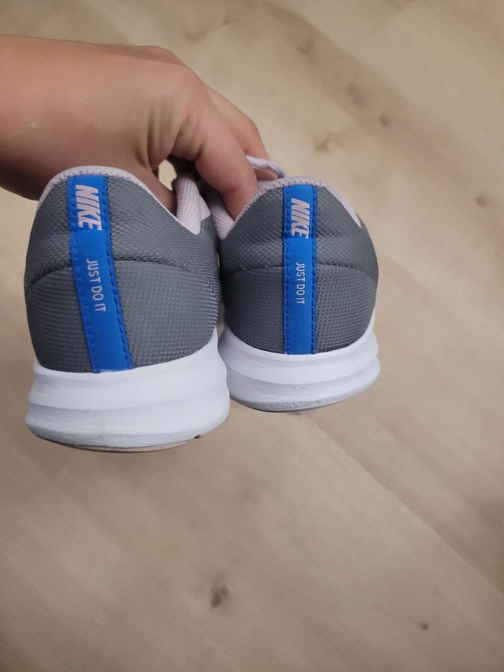 Nike Scarpe per ragazze: Schuh nike Gr. 35.5 – Usato da Lupsingen venduto da sta_wgg5 4