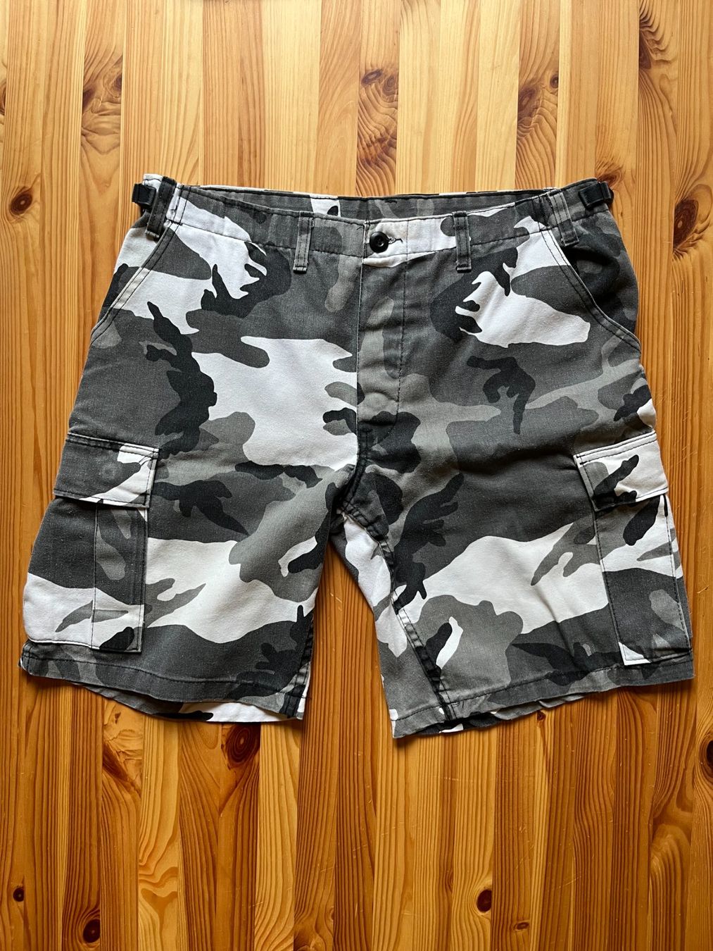Pantaloni: Camouflage Camo Shorts M – Usato da Schwändi GL venduto da S13f4n