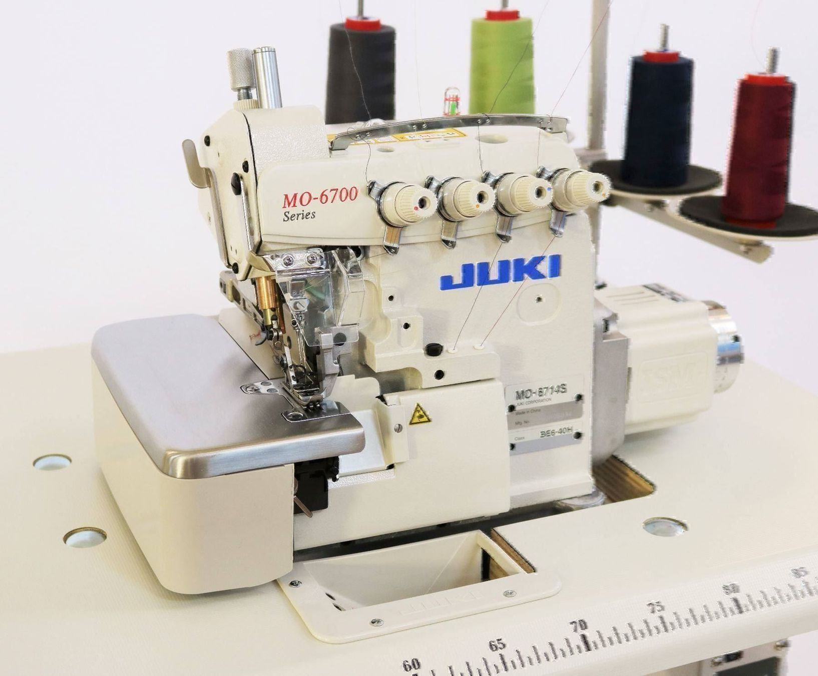 Juki Macchine da cucire: Overlock Industrienähmaschine JUKI Neu – Nuovo e nell'imballaggio originale da Rehetobel venduto da dani034